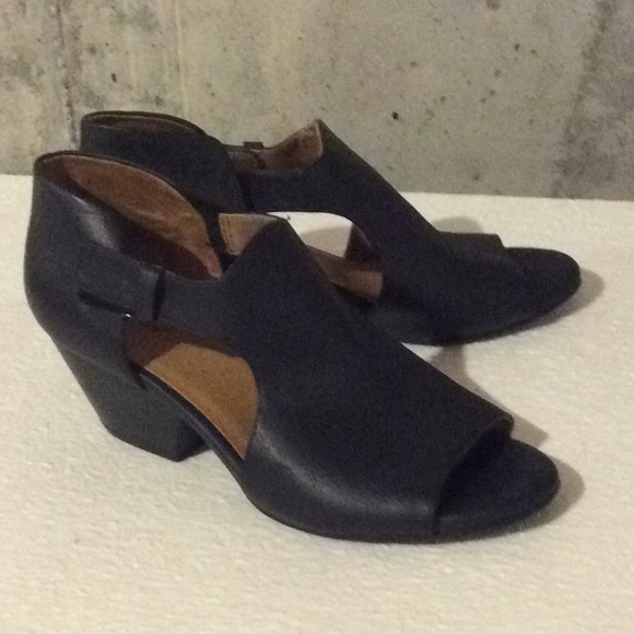 Natural Soul Shoes - (EUC) Natural Soul Sandal w/Heel (JG)